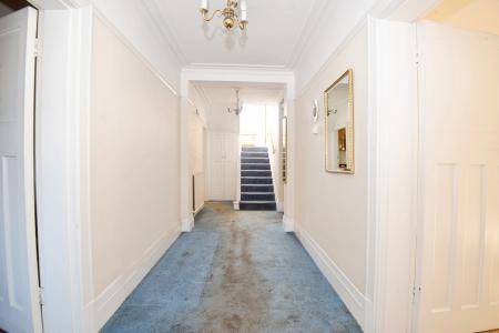 6 bedroom Detached house to let in Shoppenhangers Road, Maidenhead, SL6