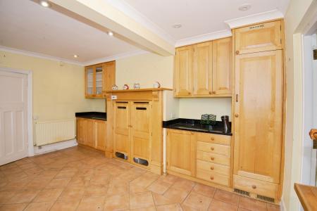 6 bedroom Detached house to let in Shoppenhangers Road, Maidenhead, SL6
