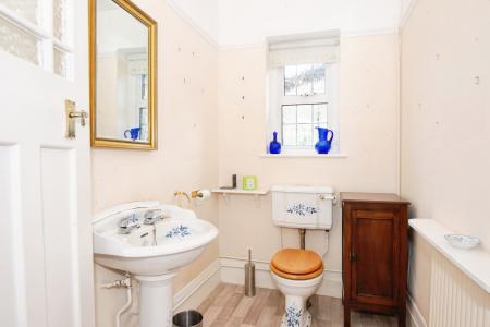 6 bedroom Detached house to let in Shoppenhangers Road, Maidenhead, SL6