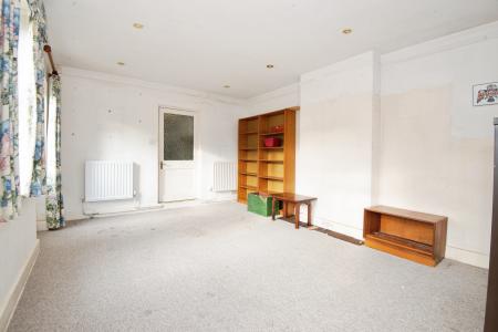 6 bedroom Detached house to let in Shoppenhangers Road, Maidenhead, SL6