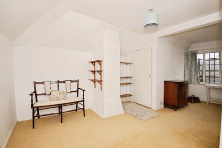 6 bedroom Detached house to let in Shoppenhangers Road, Maidenhead, SL6