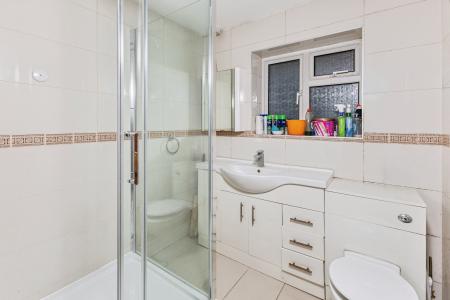 4 bedroom Detached house to let in Havelock Road, Maidenhead, SL6