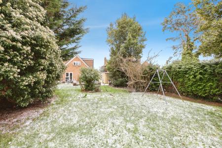 4 bedroom Detached house to let in Havelock Road, Maidenhead, SL6