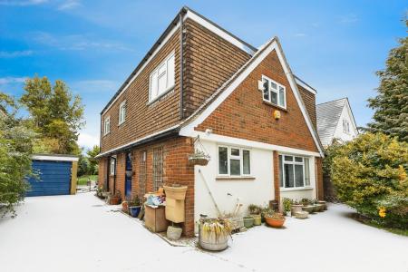 4 bedroom Detached house to let in Havelock Road, Maidenhead, SL6