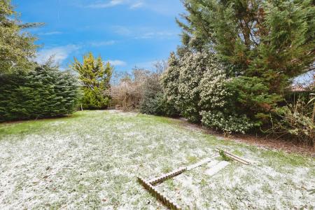 4 bedroom Detached house to let in Havelock Road, Maidenhead, SL6