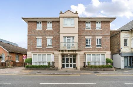 2 bedroom Flat to let in York Road, Maidenhead, SL6