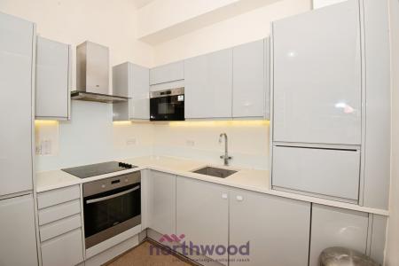 2 bedroom Flat to let in York Road, Maidenhead, SL6
