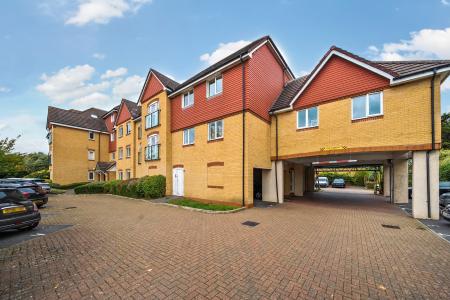 2 bedroom Flat to let in Bower Way, Cippenham, Slough, SL1