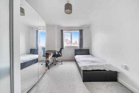 2 bedroom Flat to let in Bower Way, Cippenham, Slough, SL1