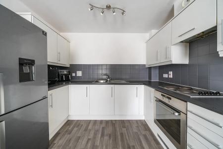 2 bedroom Flat to let in Bower Way, Cippenham, Slough, SL1