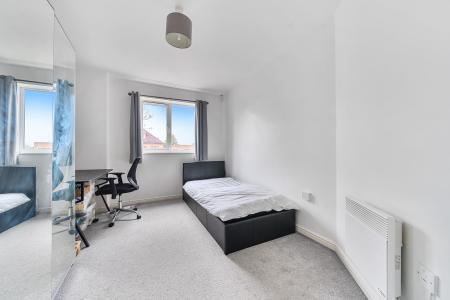 2 bedroom Flat to let in Bower Way, Cippenham, Slough, SL1