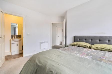 2 bedroom Flat to let in Bower Way, Cippenham, Slough, SL1