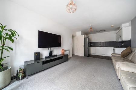 2 bedroom Flat to let in Bower Way, Cippenham, Slough, SL1