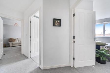 2 bedroom Flat to let in Bower Way, Cippenham, Slough, SL1