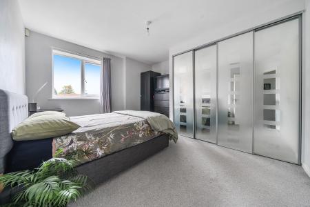 2 bedroom Flat to let in Bower Way, Cippenham, Slough, SL1