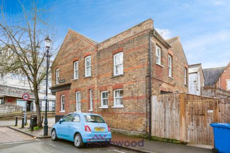 2 bedroom Flat to let in Oxford Road, Windsor, SL4