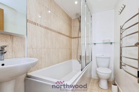 2 bedroom Flat to let in Oxford Road, Windsor, SL4