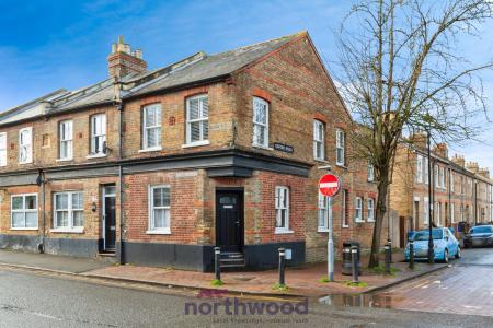 2 bedroom Flat to let in Oxford Road, Windsor, SL4