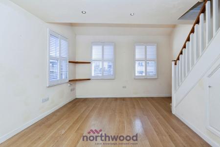 2 bedroom Flat to let in Oxford Road, Windsor, SL4