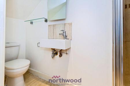 2 bedroom Flat to let in Oxford Road, Windsor, SL4