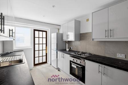 3 bedroom End of terrace house to let in Reeve Road, Holyport, SL6