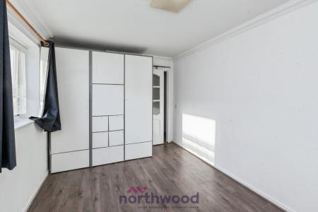 2 bedroom Flat to let in Eden Close, Langley, Slough, SL3