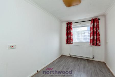 2 bedroom Flat to let in Eden Close, Langley, Slough, SL3