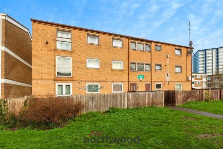 2 bedroom Flat to let in Eden Close, Langley, Slough, SL3
