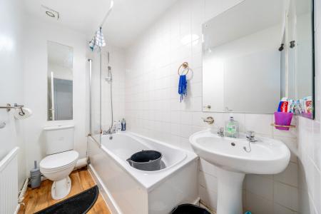 2 bedroom Maisonette for sale in Pollys Yard, Newport Pagnell, MK16