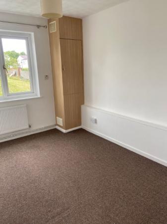 2 bedroom Flat to let in Crowe Road, Bedford, MK40