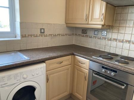 2 bedroom Flat to let in Crowe Road, Bedford, MK40