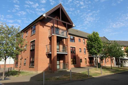 2 bedroom Flat to let in The Approach, St James, Northampton, NN5