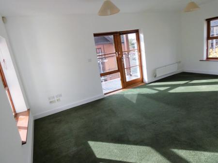 2 bedroom Flat to let in The Approach, St James, Northampton, NN5