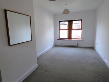 2 bedroom Flat to let in The Approach, St James, Northampton, NN5