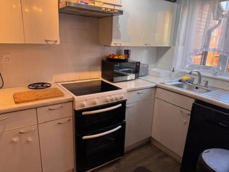 3 bedroom Semi-detached house to let in Pettingrew Close, Walnut Tree, Milton Keynes, MK7