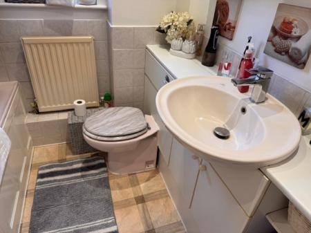 3 bedroom Semi-detached house to let in Pettingrew Close, Walnut Tree, Milton Keynes, MK7