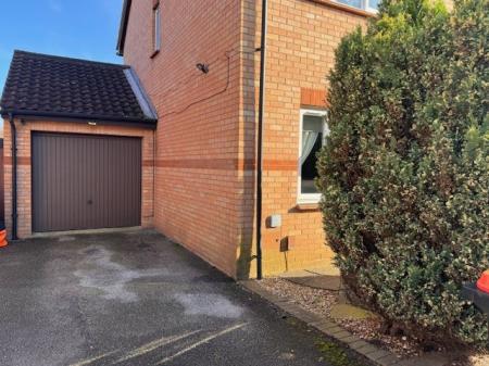 3 bedroom Semi-detached house to let in Pettingrew Close, Walnut Tree, Milton Keynes, MK7