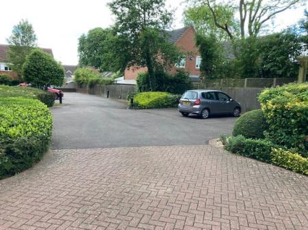 2 bedroom Flat to let in Pump Place, Old Stratford, Milton Keynes, MK19