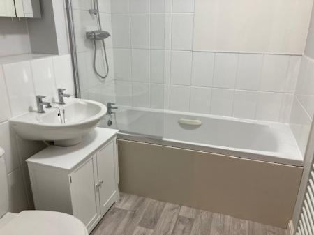 2 bedroom Flat to let in Pump Place, Old Stratford, Milton Keynes, MK19