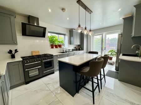 5 bedroom Semi-detached house for sale in Earls Drive, Newcastle upon Tyne, NE15