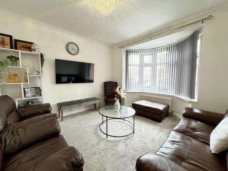 5 bedroom Semi-detached house for sale in Earls Drive, Newcastle upon Tyne, NE15