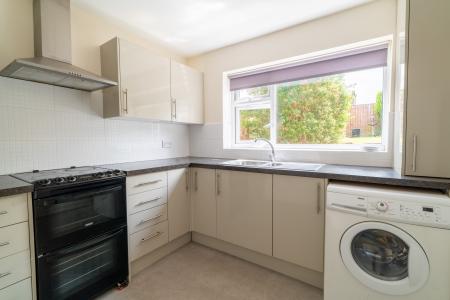 2 bedroom Flat for sale in Lupin Close, Chapel Park, Newcastle upon Tyne, NE5