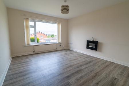 2 bedroom Flat for sale in Lupin Close, Chapel Park, Newcastle upon Tyne, NE5