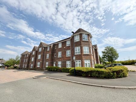 2 bedroom Flat for sale in Cosgrove Court, Newcastle upon Tyne, NE7