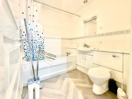 2 bedroom Flat for sale in The Wills Building, Newcastle upon Tyne, NE7