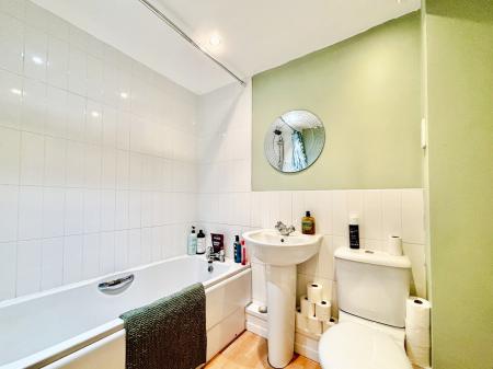 2 bedroom Flat for sale in Hawks Edge, West Moor, Newcastle upon Tyne, NE12