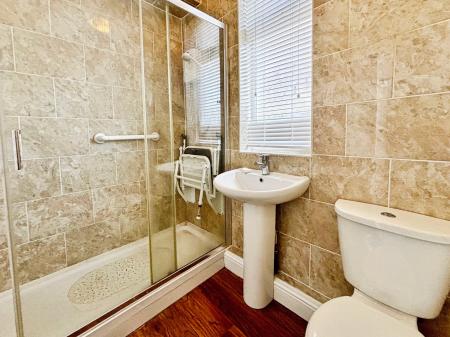 2 bedroom Flat for sale in Benfield Road, Heaton, Newcastle upon Tyne, NE6