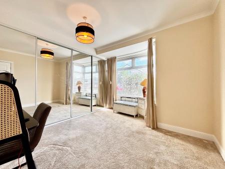 2 bedroom Flat for sale in Benfield Road, Heaton, Newcastle upon Tyne, NE6