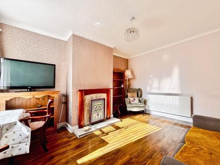 2 bedroom Flat for sale in Benfield Road, Heaton, Newcastle upon Tyne, NE6