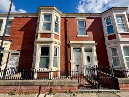 2 bedroom Flat for sale in Wingrove Avenue, Fenham, Newcastle upon Tyne, NE4